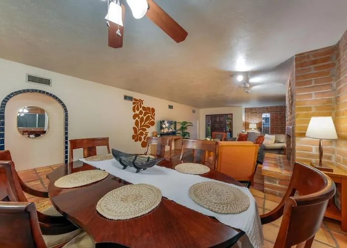 Holiday home Sam Hughes, U Of A, 3 Bedroom 2 Ba, Carport, Fenced Tucson