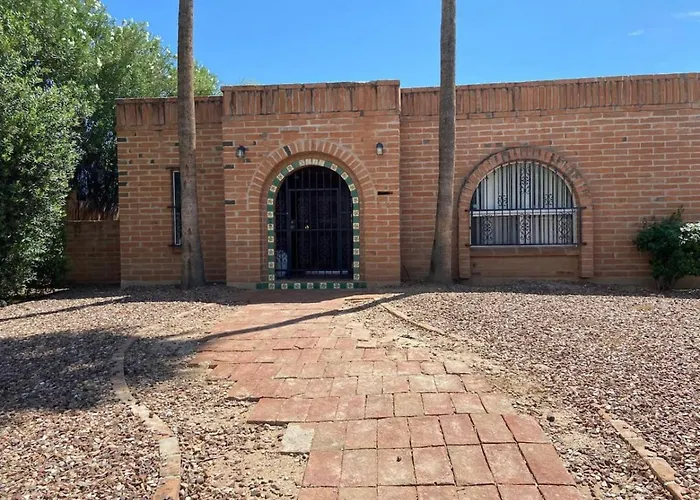 Holiday home Sam Hughes, U Of A, 3 Bedroom 2 Ba, Carport, Fenced Tucson