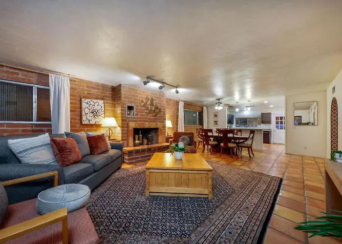 Holiday home Sam Hughes, U Of A, 3 Bedroom 2 Ba, Carport, Fenced Tucson