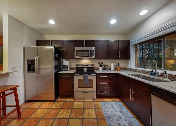 Sam Hughes, U Of A, 3 Bedroom 2 Ba, Carport, Fenced Tucson