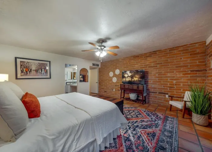 Sam Hughes, U Of A, 3 Bedroom 2 Ba, Carport, Fenced *