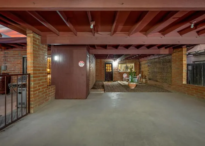 Sam Hughes, U Of A, 3 Bedroom 2 Ba, Carport, Fenced