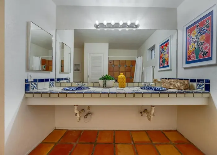 Sam Hughes, U Of A, 3 Bedroom 2 Ba, Carport, Fenced Holiday home Tucson